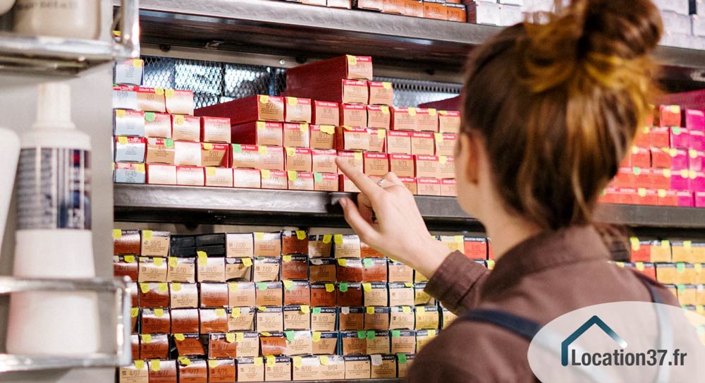 Le bail commercial est un contrat de location d un local dans lequel est exercee une activite commerciale industrielle ou artisanale ... 